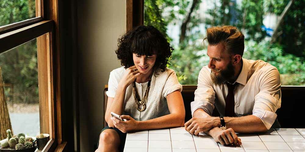 friends-having-conversation-in-coffee-shop