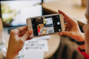 millennial sharing workspace