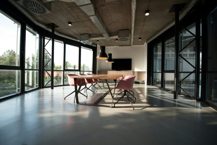 large table with multiple seats for coworking and hybrid workers